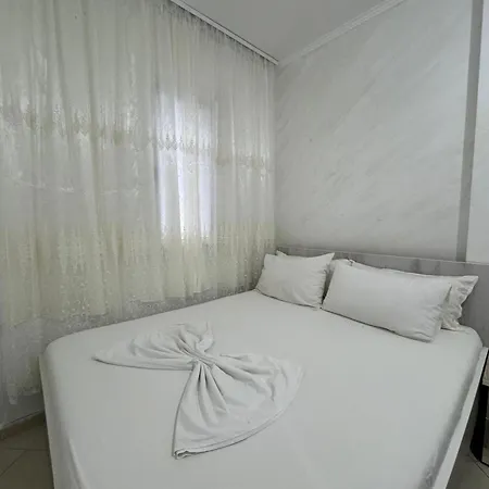 Adi's Apartament Wlora